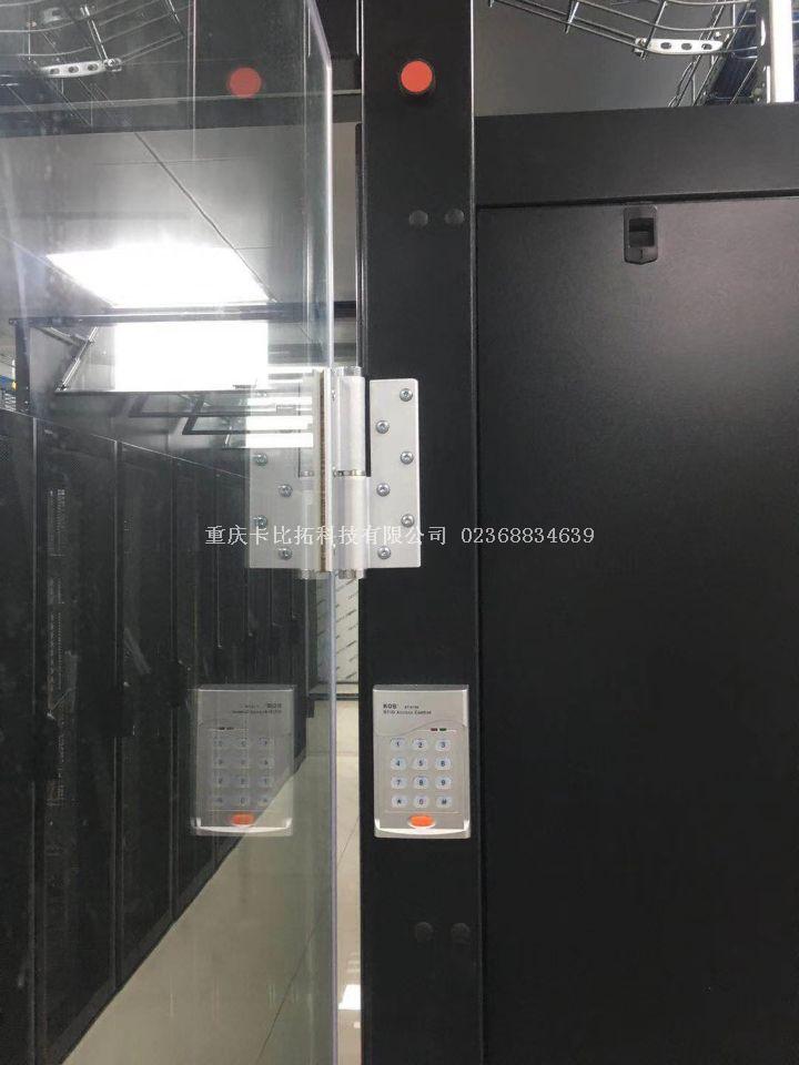 002全玻璃外开门配门禁系统1.jpg